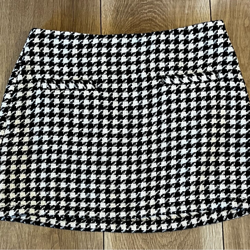 Black & White Houndstooth Mini Skirt - Picture 5 of 10